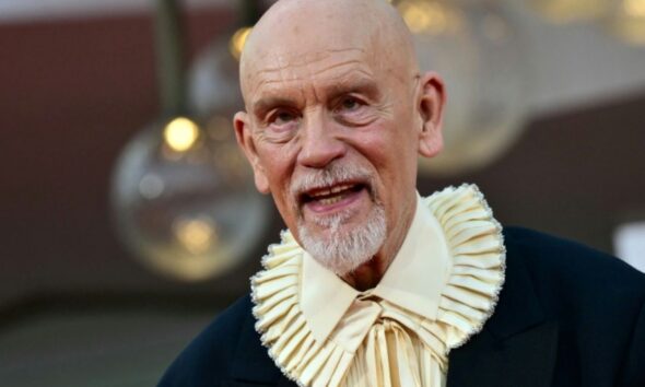 À 72 ans, John Malkovich décroche enfin son premier grand prix à Venise