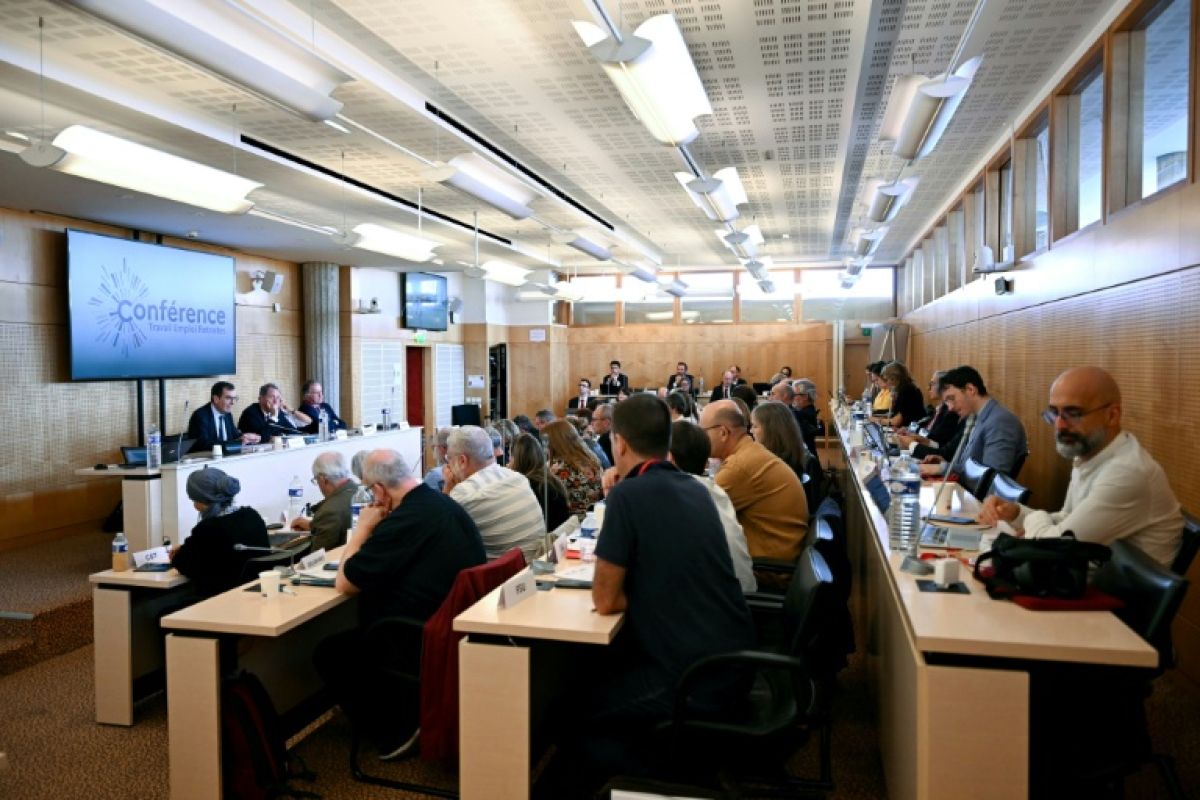 Travail, emploi, retraites. Six mois de débats pour un rapport qui divise encore