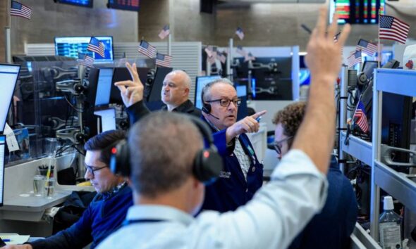 Wall Street ouvre dans le rouge, la paix iranienne s'éloigne