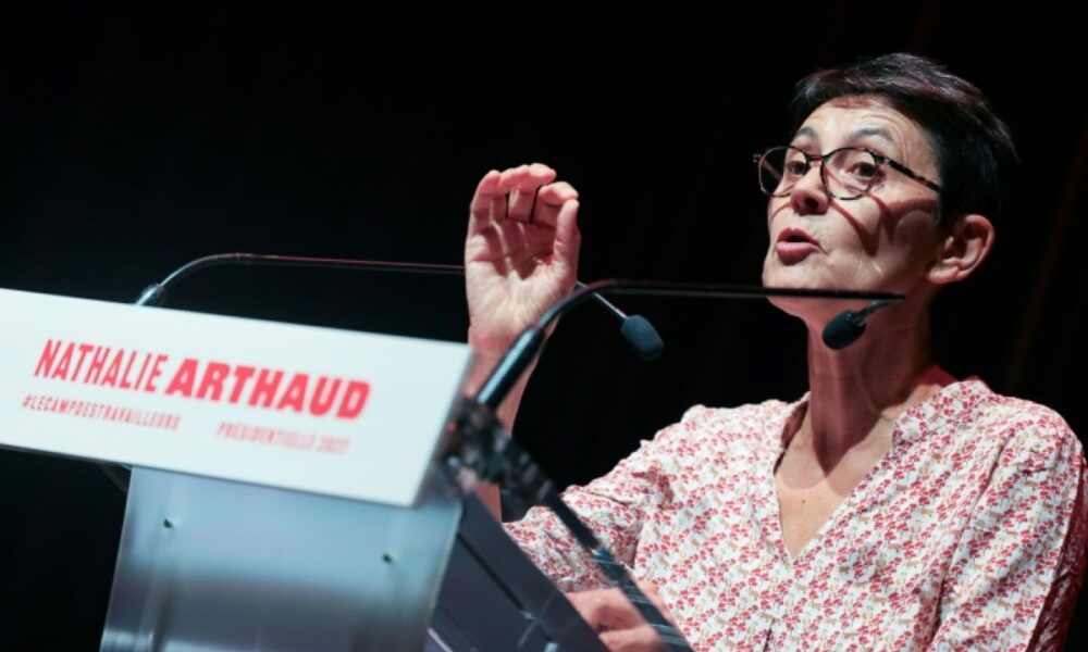 Nathalie Arthaud lance sa campagne et s'en prend frontalement à Jean-Luc Mélenchon