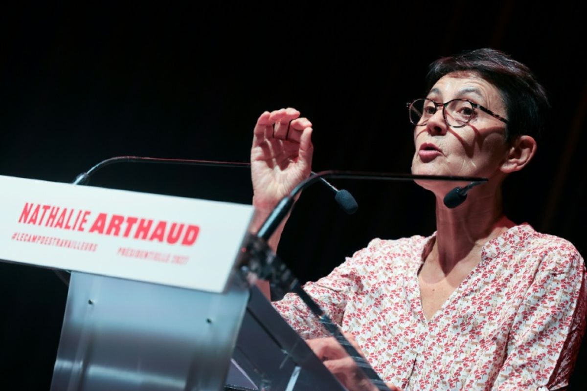 Nathalie Arthaud lance sa campagne et s'en prend frontalement à Jean-Luc Mélenchon