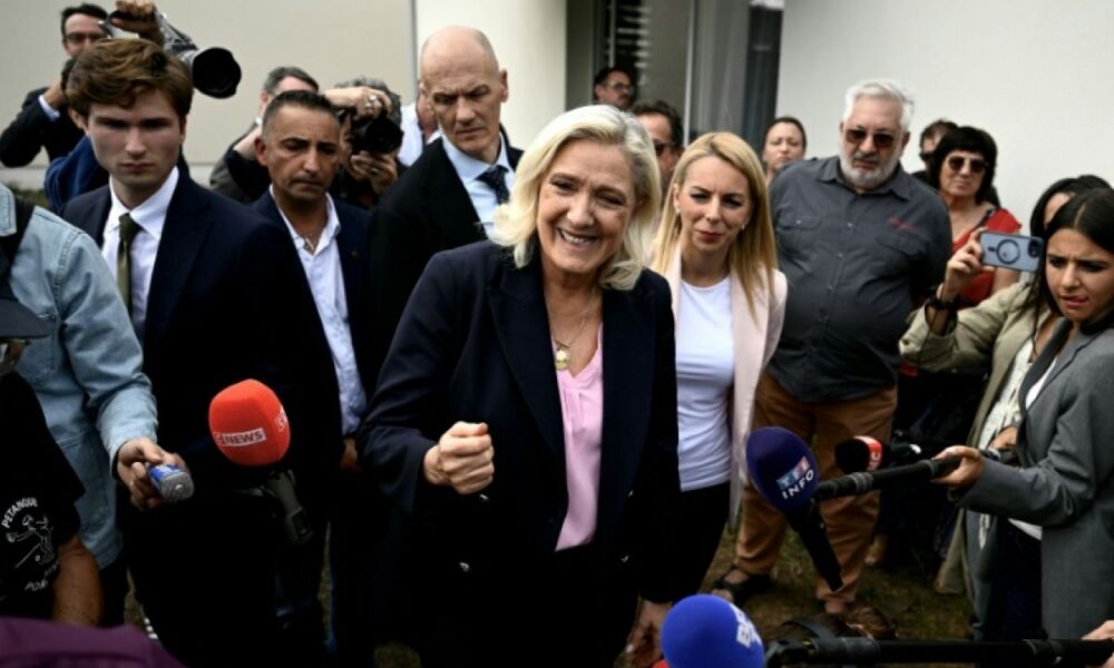 Le Porge, ce village que le feu a vidé et où les candidats défilent