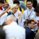 Le pape, une messe et une assemblée de politiques qui fait parler