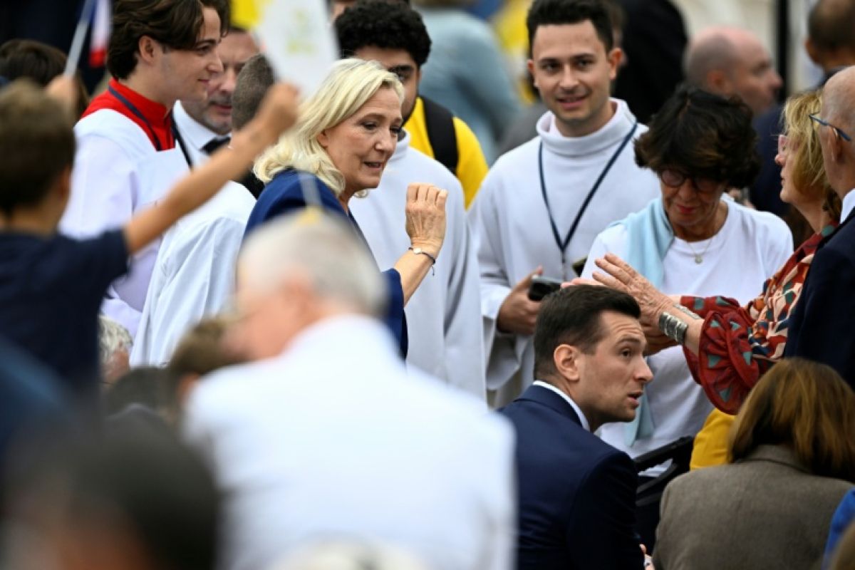 Le pape, une messe et une assemblée de politiques qui fait parler