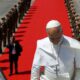 Papamobile, sang d'avance et 15 000 policiers, l'envers du décor d'un voyage papal