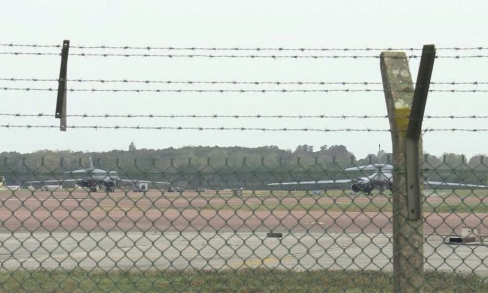 Aucune bombe près de la base de Fairford, cinq hommes relâchés et un mystère entier