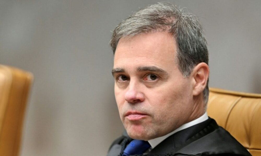 Un juge de la Cour suprême suspend le chef de la police fédérale et attise la crise au Brésil