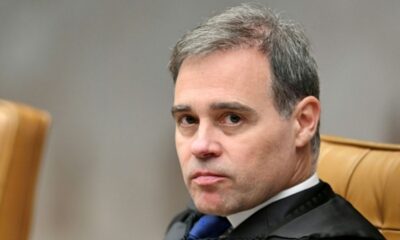 Un juge de la Cour suprême suspend le chef de la police fédérale et attise la crise au Brésil