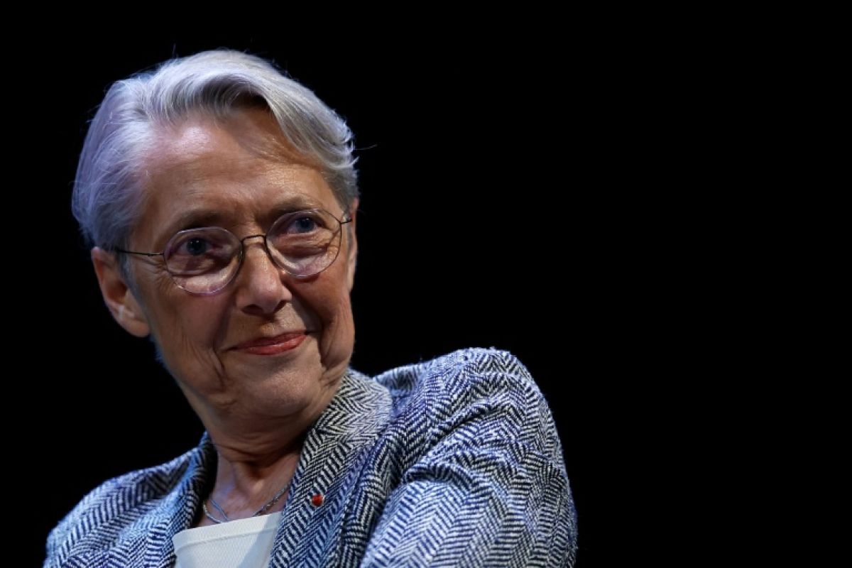 Élisabeth Borne veut un champion du centre et écarte Gabriel Attal