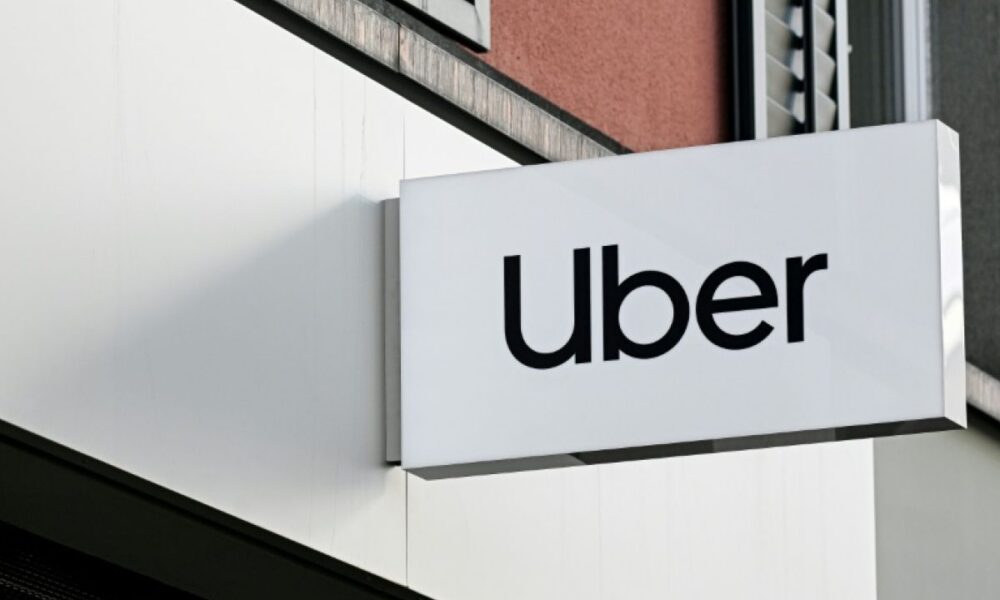 Uber supprime plus de 3 000 postes pour foncer dans les robotaxis