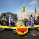 Un avion-carcasse, un squelette et des pompiers en colère dans les rues de Paris