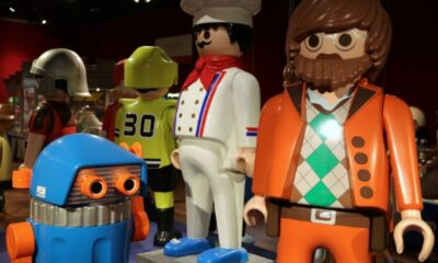 Des Playmobil géants débarquent chez Drouot avant une vente pas comme les autres