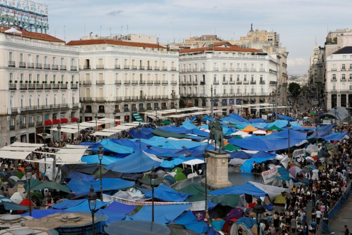Face à la rue, l'Espagne freine les expulsions de logements