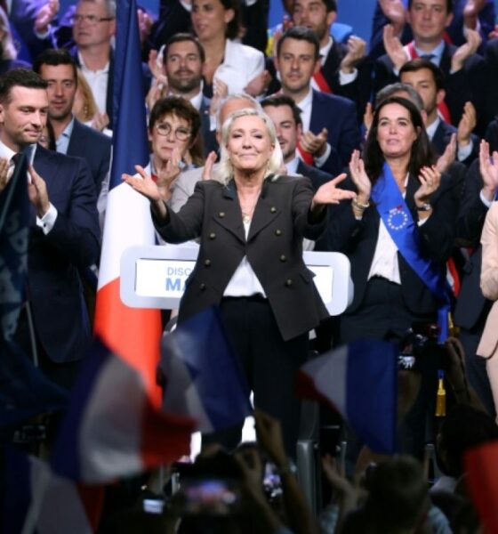 Marine Le Pen veut interdire le voile en plusieurs temps