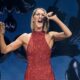 Céline Dion retrouve la scène à Paris et veut montrer qu'elle est toujours debout