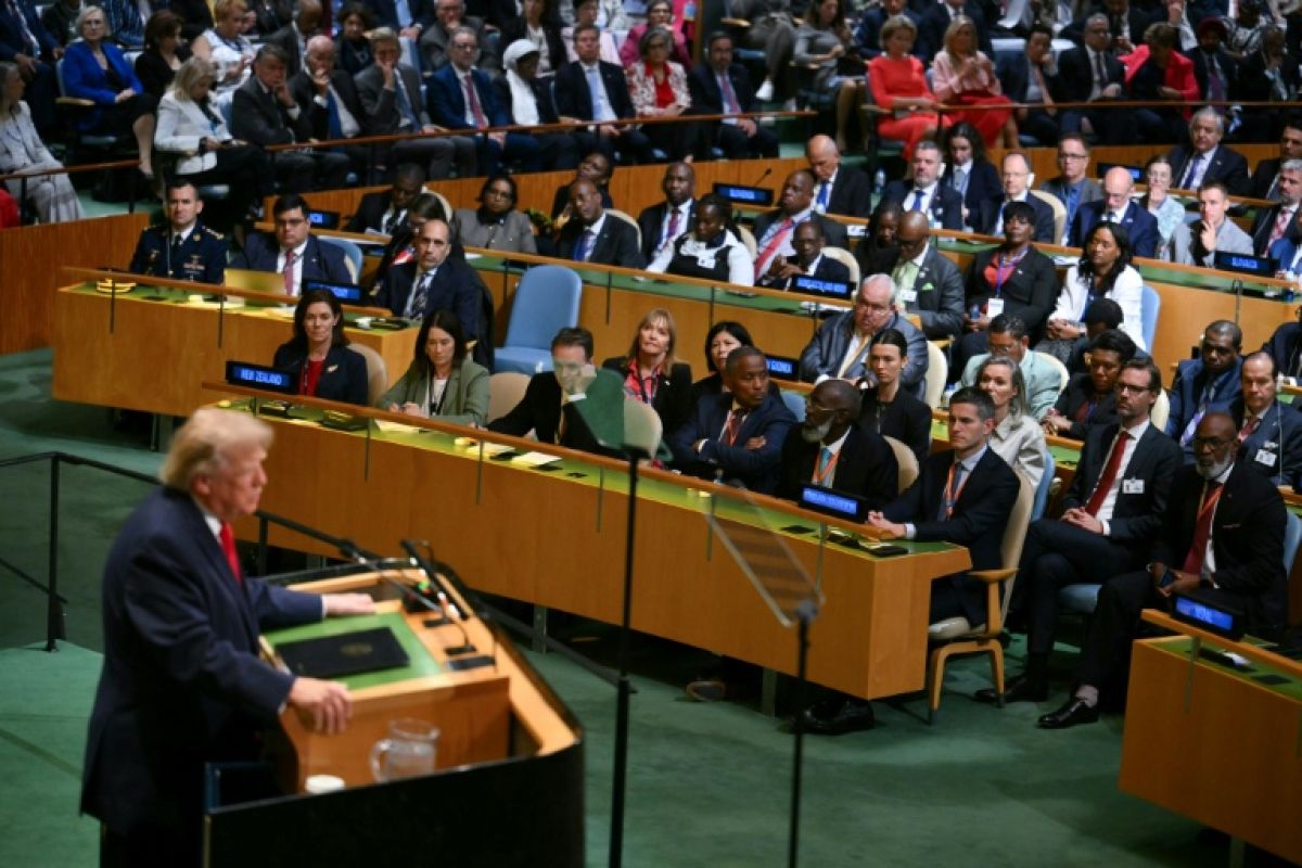 Trump menace l'Iran mais parie sur un accord après les élections