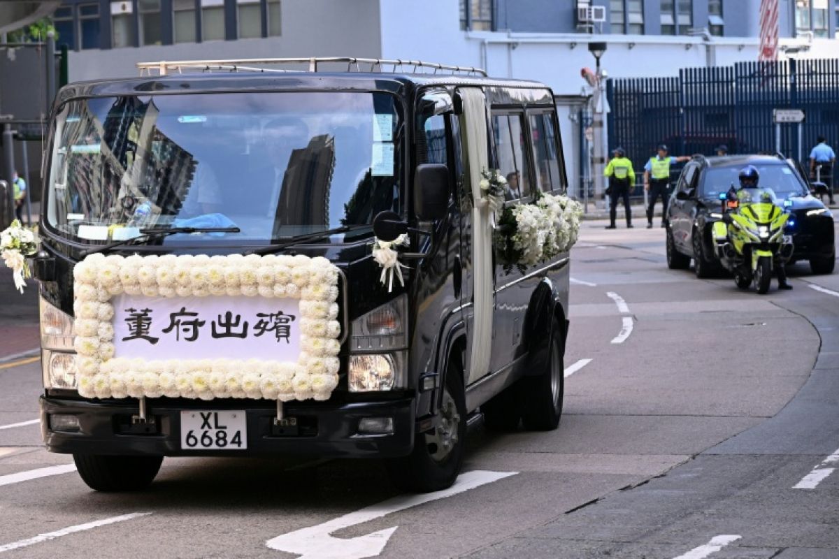 Hong Kong enterre Tung Chee-hwa, premier dirigeant de l'après-1997