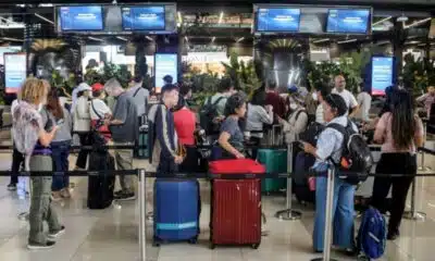 Le ciel de Jakarta se ferme sous les cendres du Krakatoa