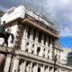 La Banque d'Angleterre ne bouge pas, mais garde le doigt sur la gâchette