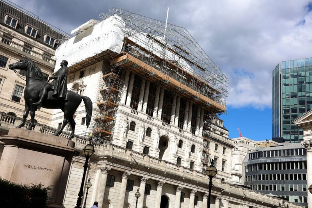 La Banque d'Angleterre ne bouge pas, mais garde le doigt sur la gâchette