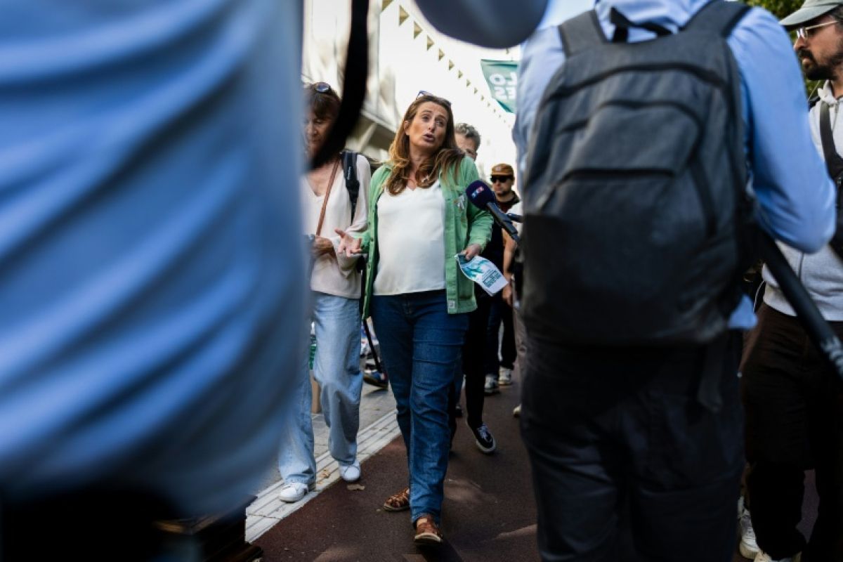 À quelques jours d'accoucher, Marine Tondelier défend un ministère de l'Enfance