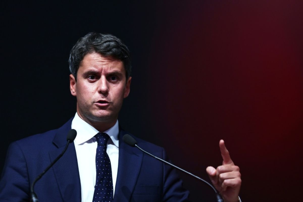 Attal et Philippe s'opposent frontalement sur les retraites