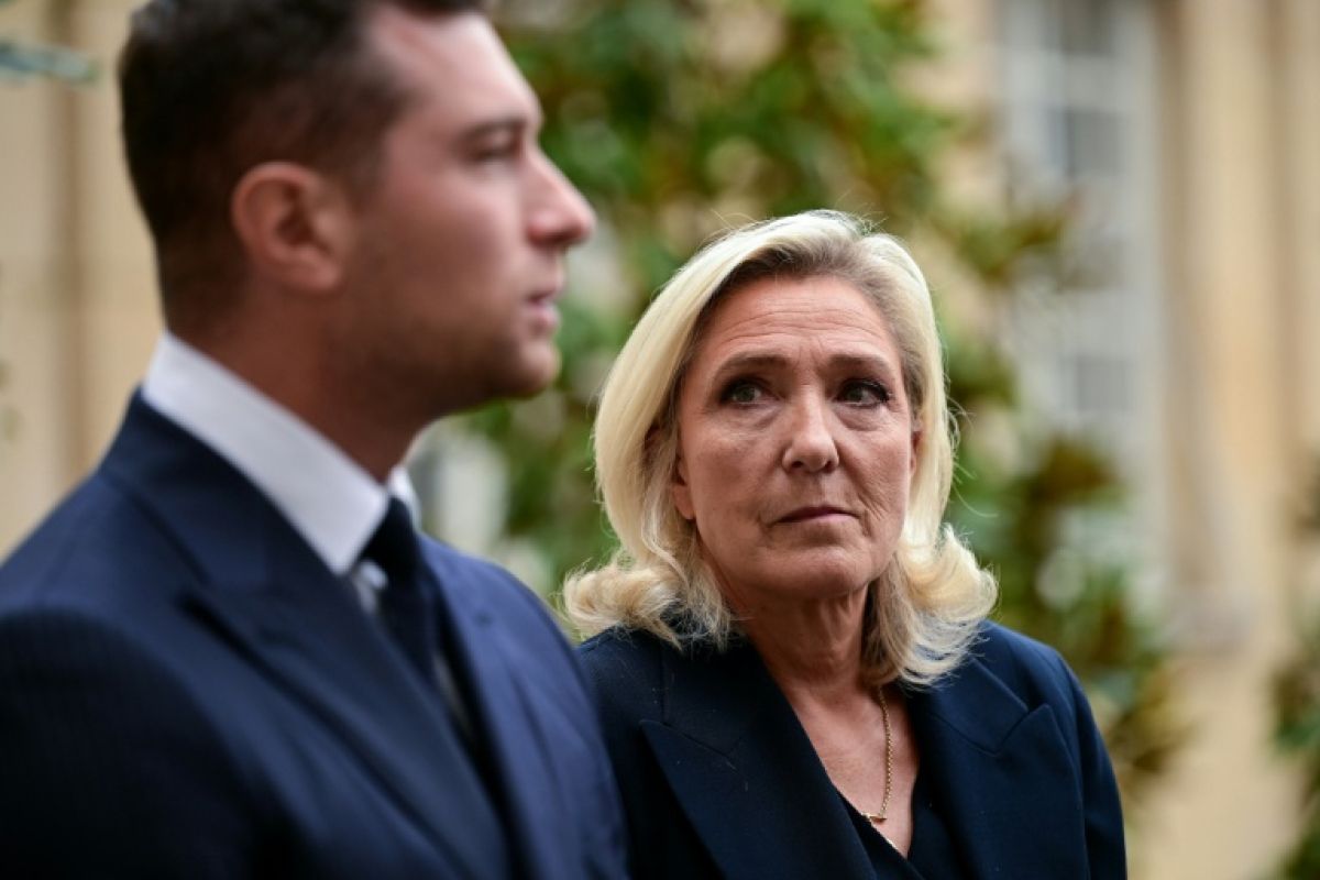 Marine Le Pen remonte au front pour relancer la machine