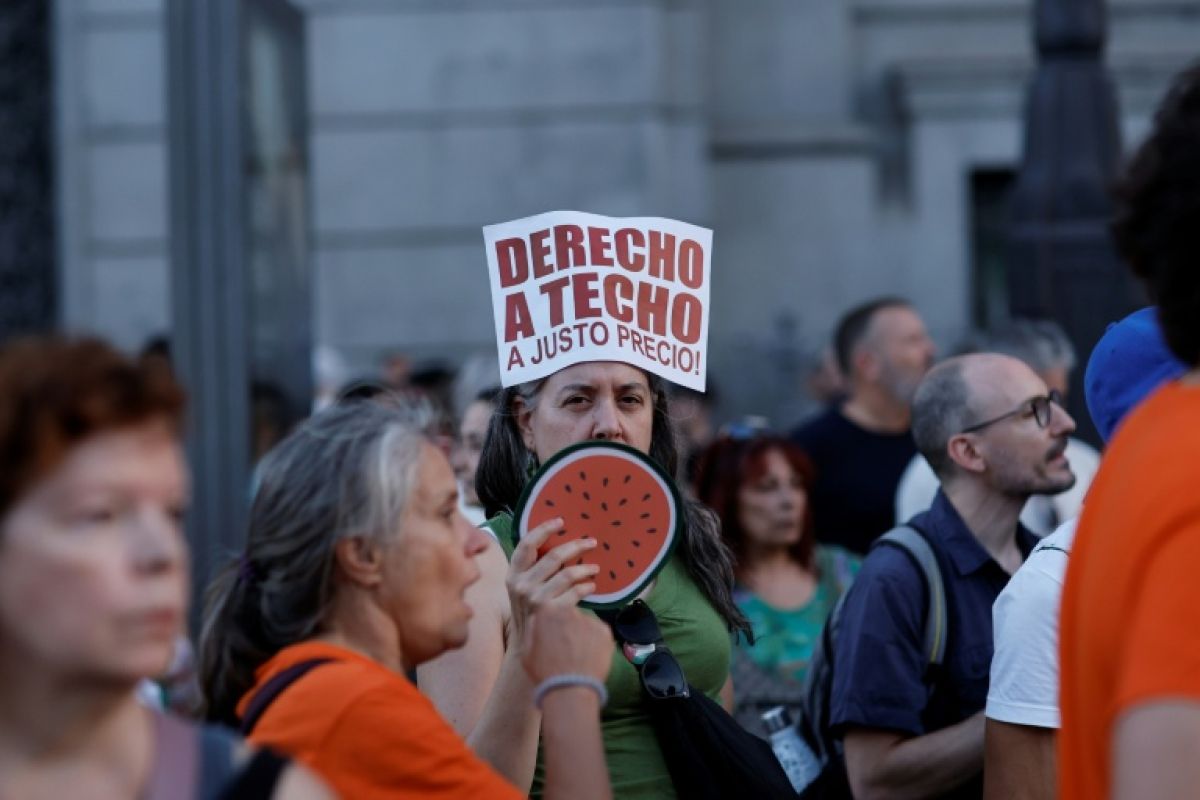 Madrid plante des tentes après l'expulsion d'une femme de 87 ans