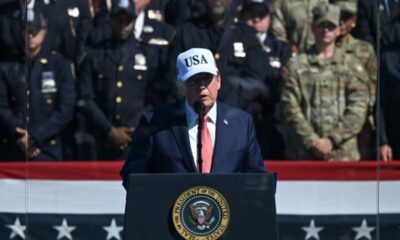 Donald Trump affirme que deux pompiers l’ont soulevé pour le sauver après le 11-Septembre