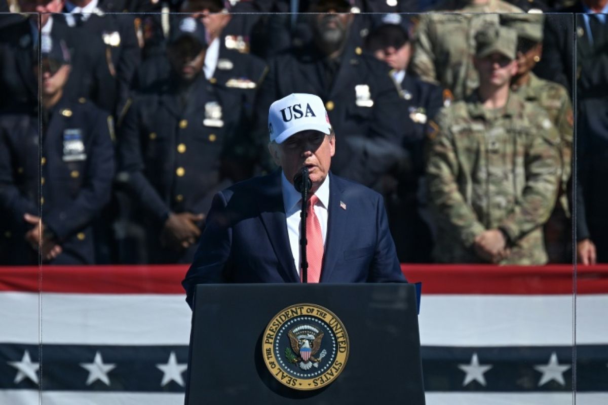 Donald Trump affirme que deux pompiers l’ont soulevé pour le sauver après le 11-Septembre