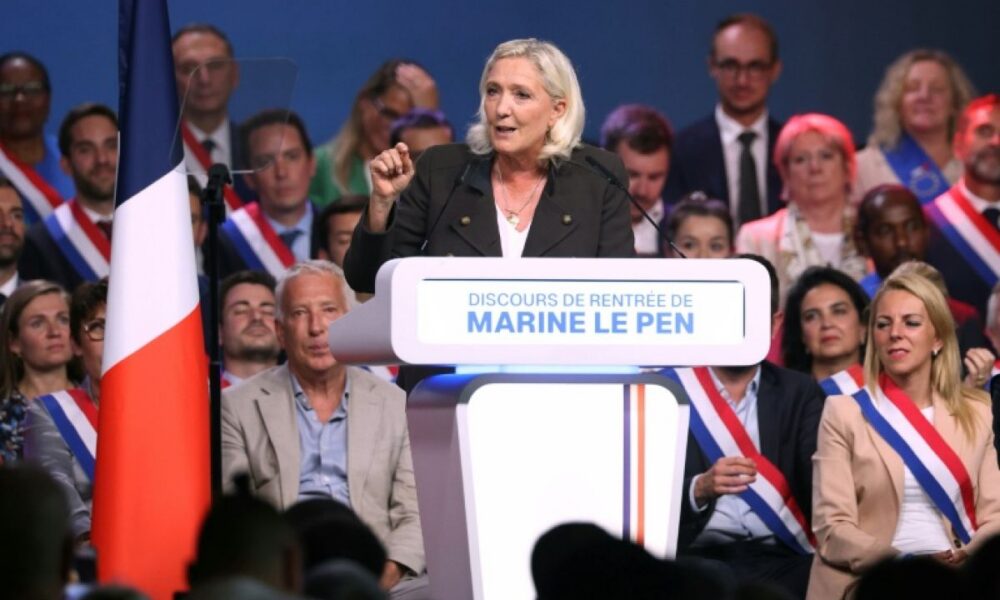 Marine Le Pen promet de réserver le logement social aux Français