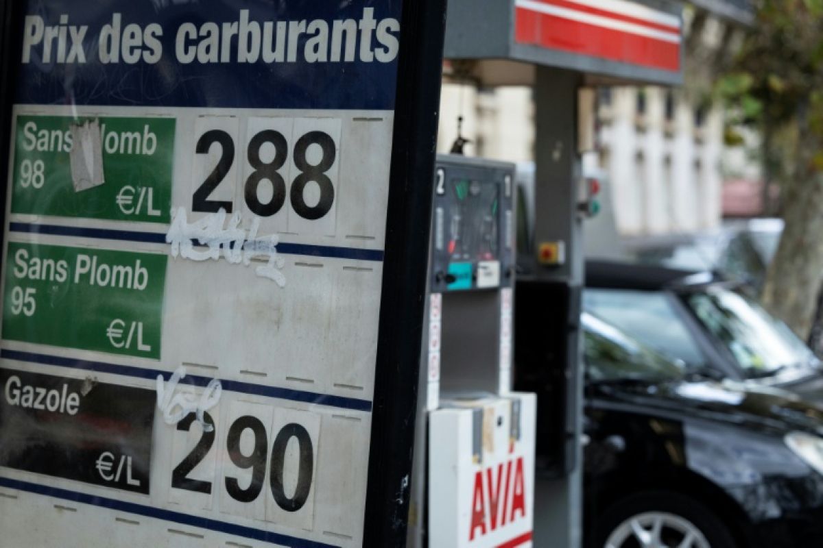 Carburants hors de prix, l'exécutif cherche la bonne formule