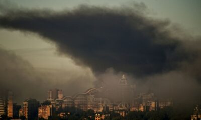 Au moins sept morts en Ukraine, les frappes russes visent routes, rails et navires