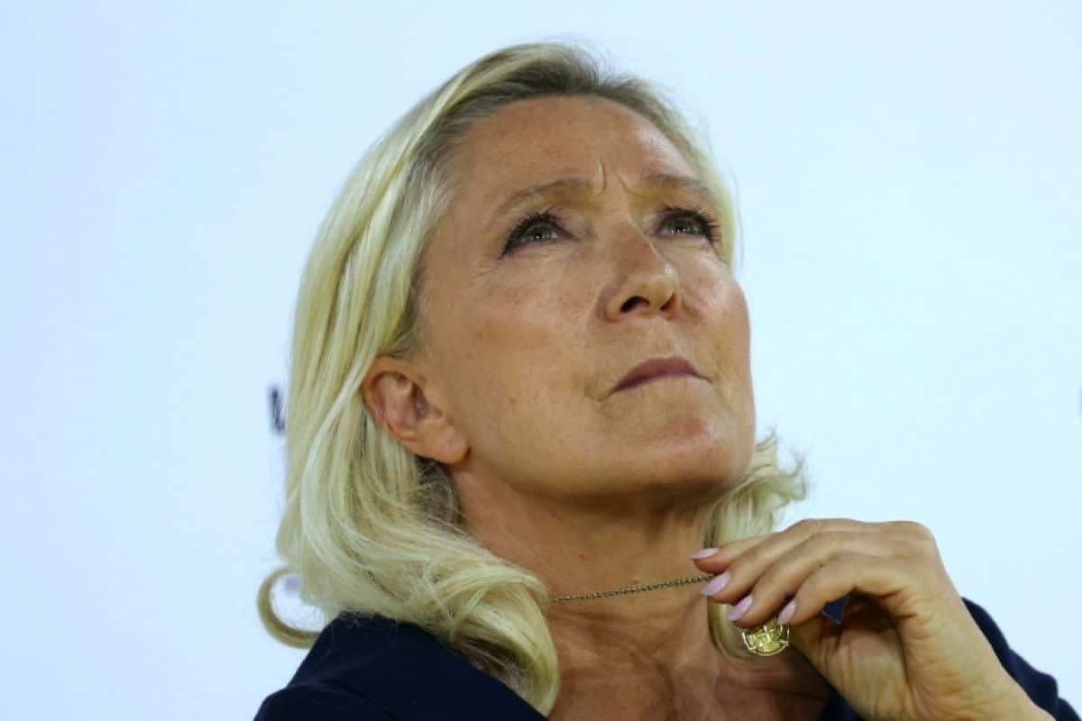 Marine Le Pen vole au secours des buralistes avec un gel des taxes sur le tabac