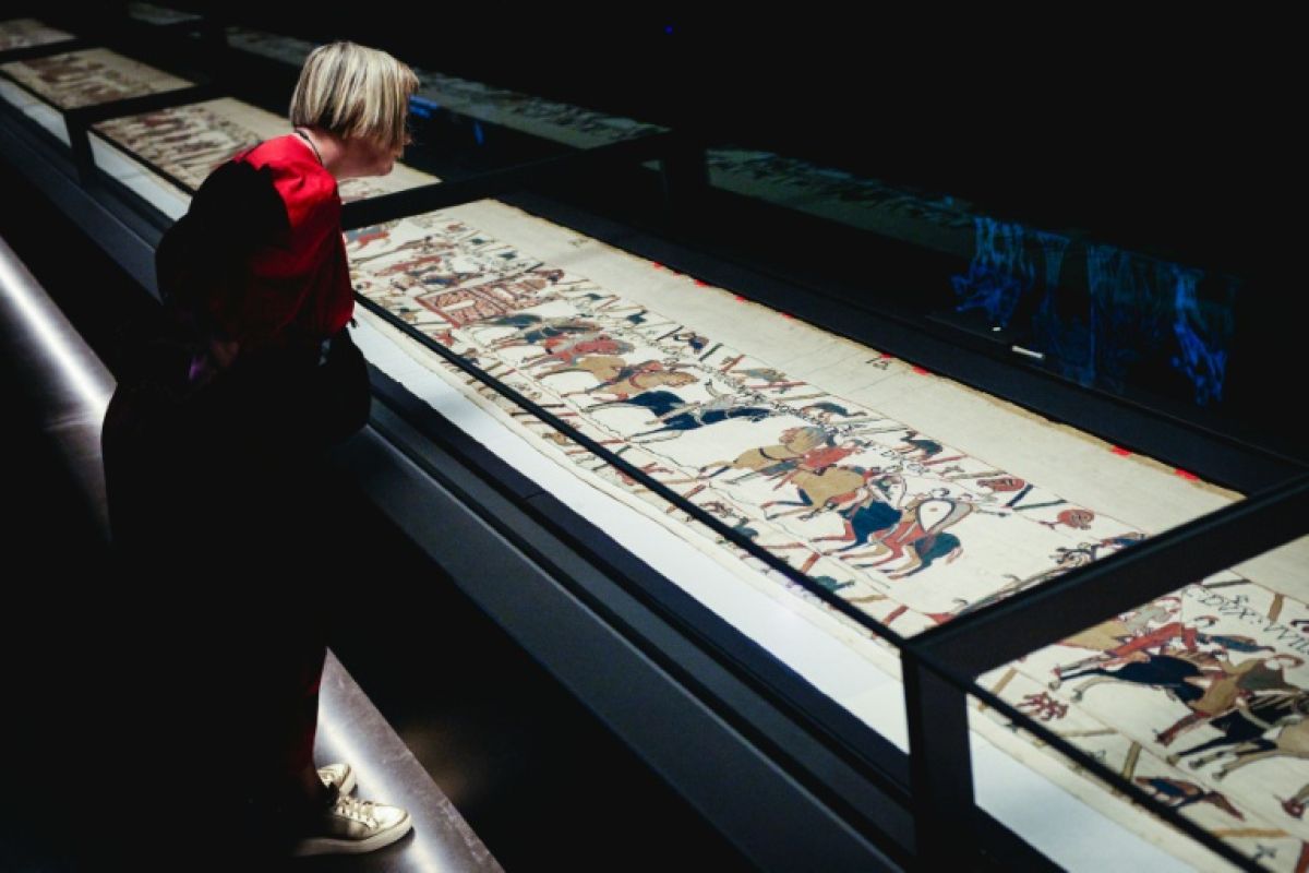 La tapisserie de Bayeux débarque à Londres et affole tout le Royaume-Uni
