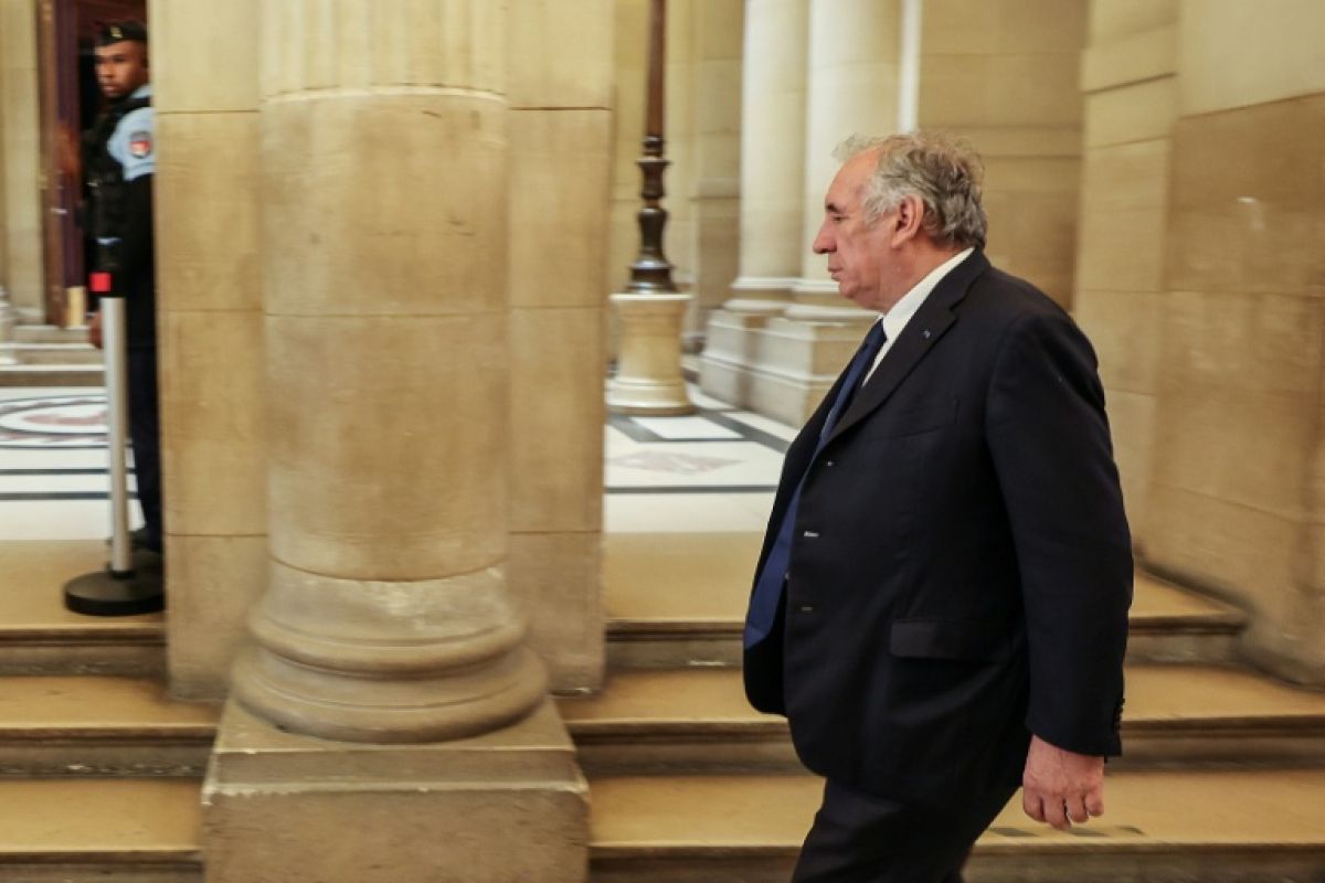 Assistants du MoDem, l'accusation veut deux ans avec sursis pour François Bayrou