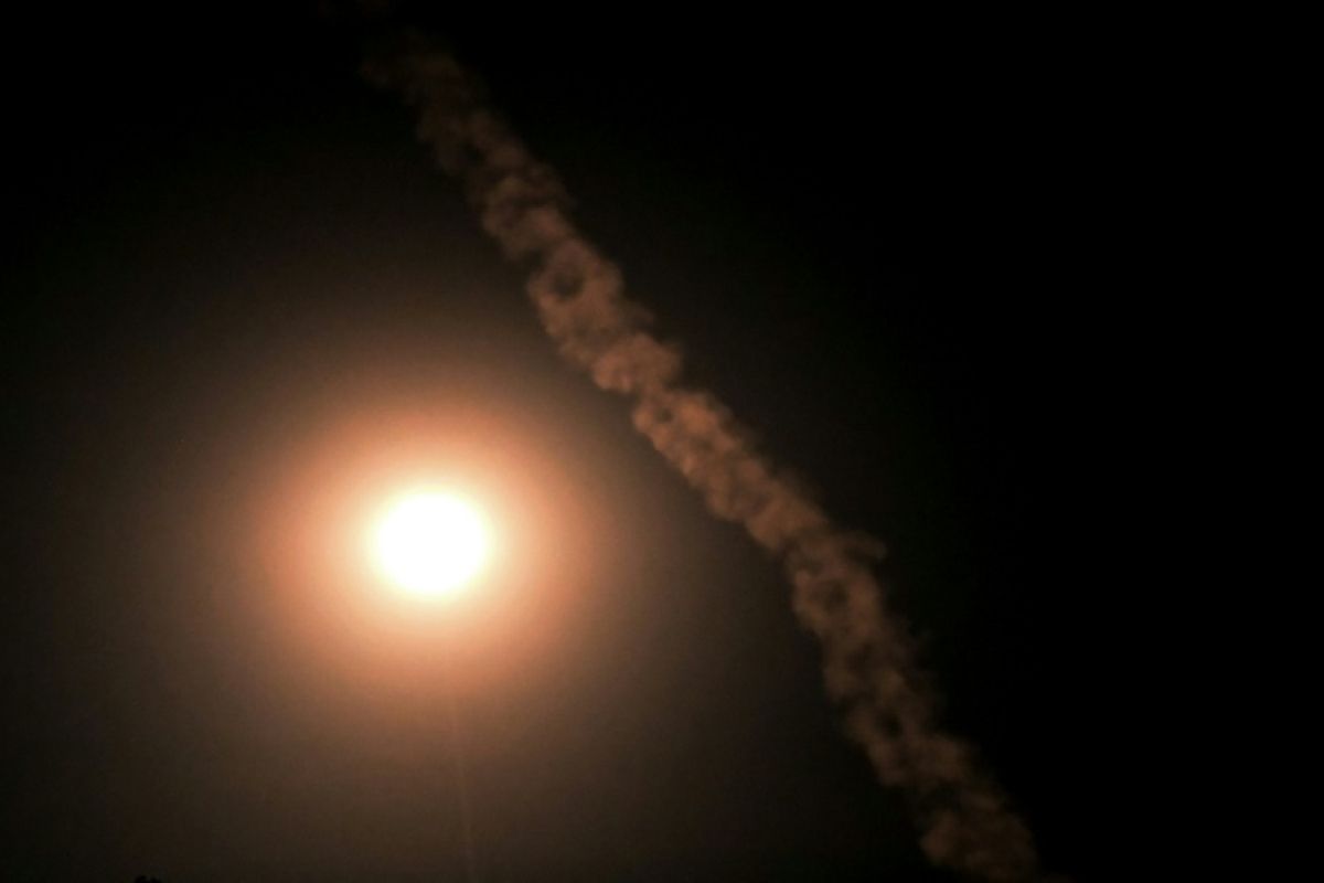 Nuit de missiles sur Kiev, douze morts et un cri d'alarme