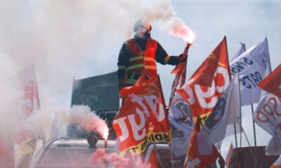 Les pompiers défilent à Paris pour réclamer des moyens, pas des promesses