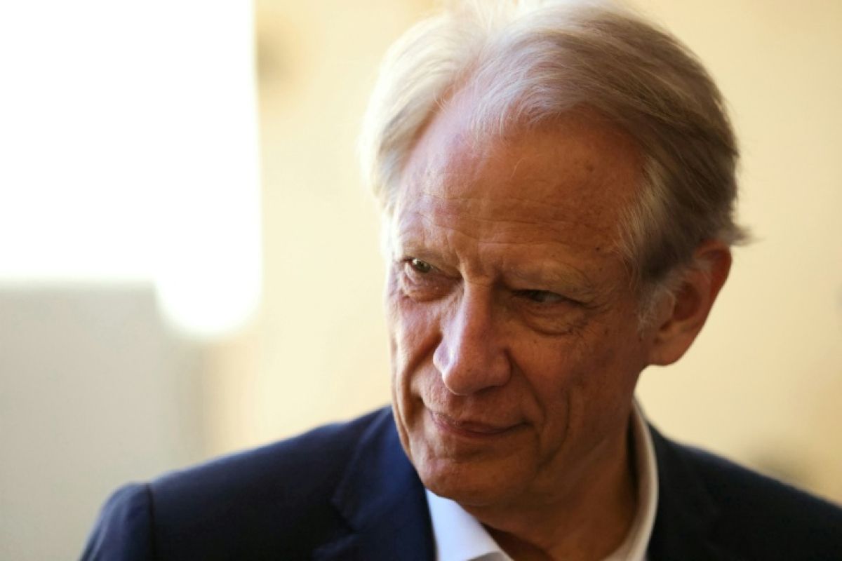 Villepin veut graver la négociation sociale dans la Constitution