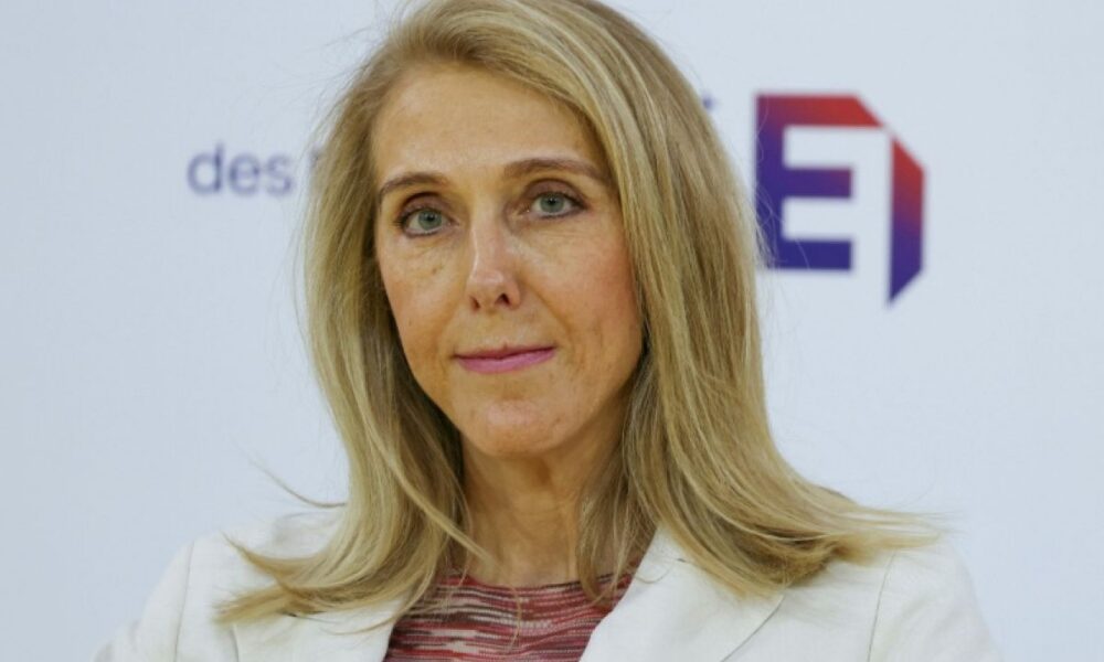 La patronne de Radio France assume la polémique et ne cède pas aux syndicats