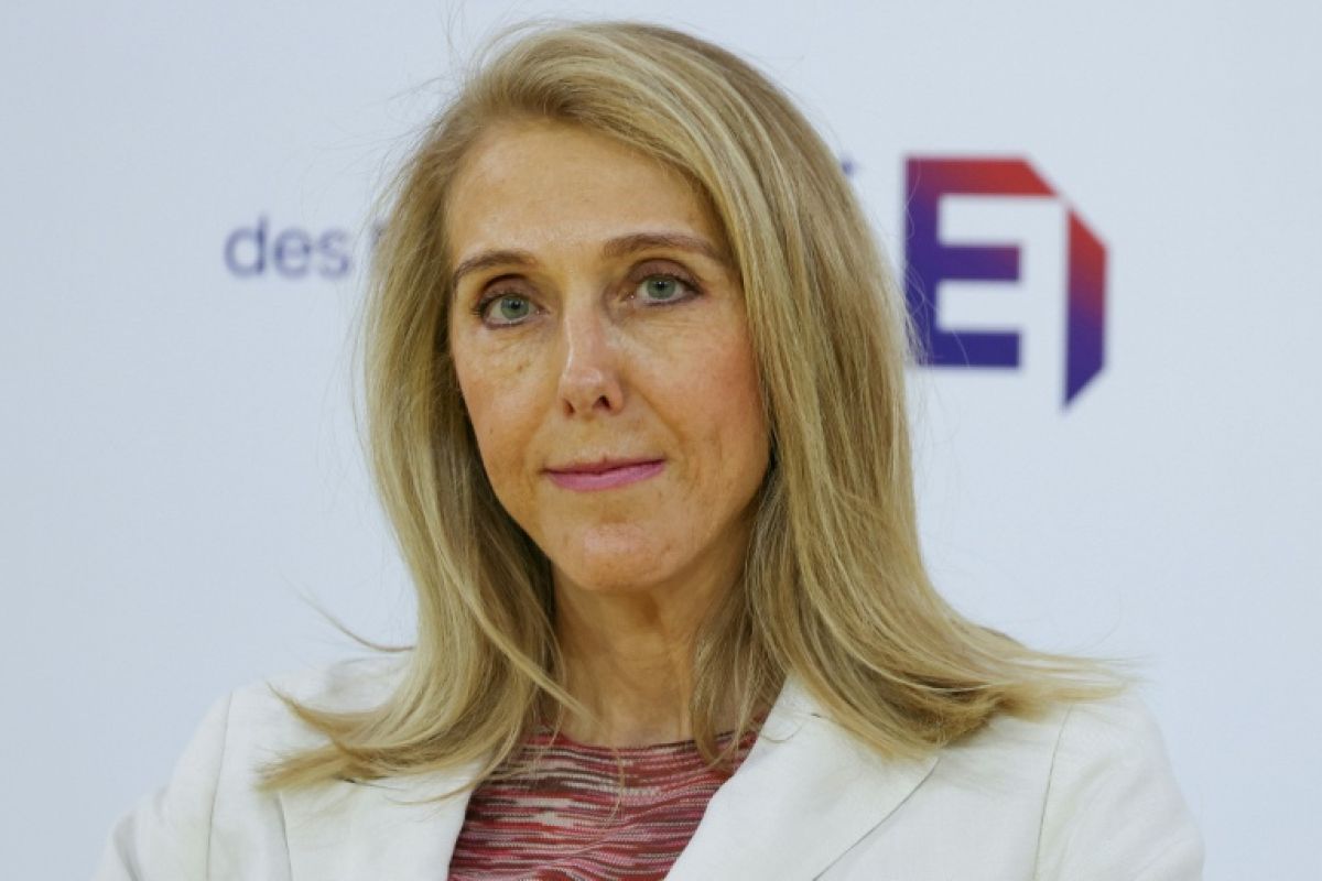 La patronne de Radio France assume la polémique et ne cède pas aux syndicats