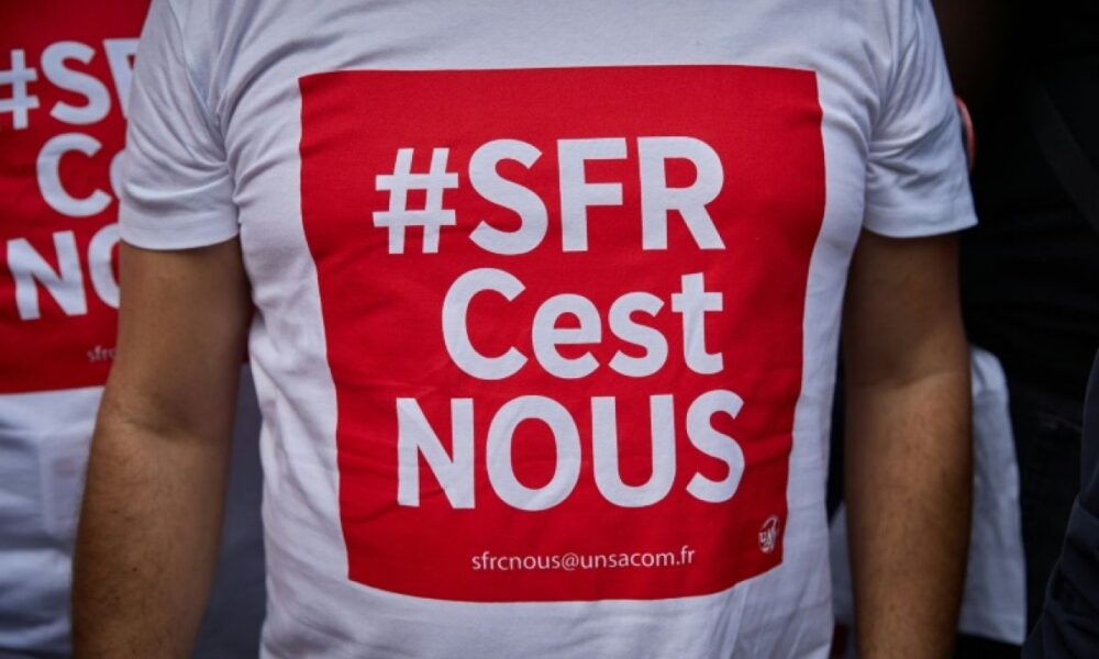 Chez SFR, la vente qui fait descendre les salariés dans la rue