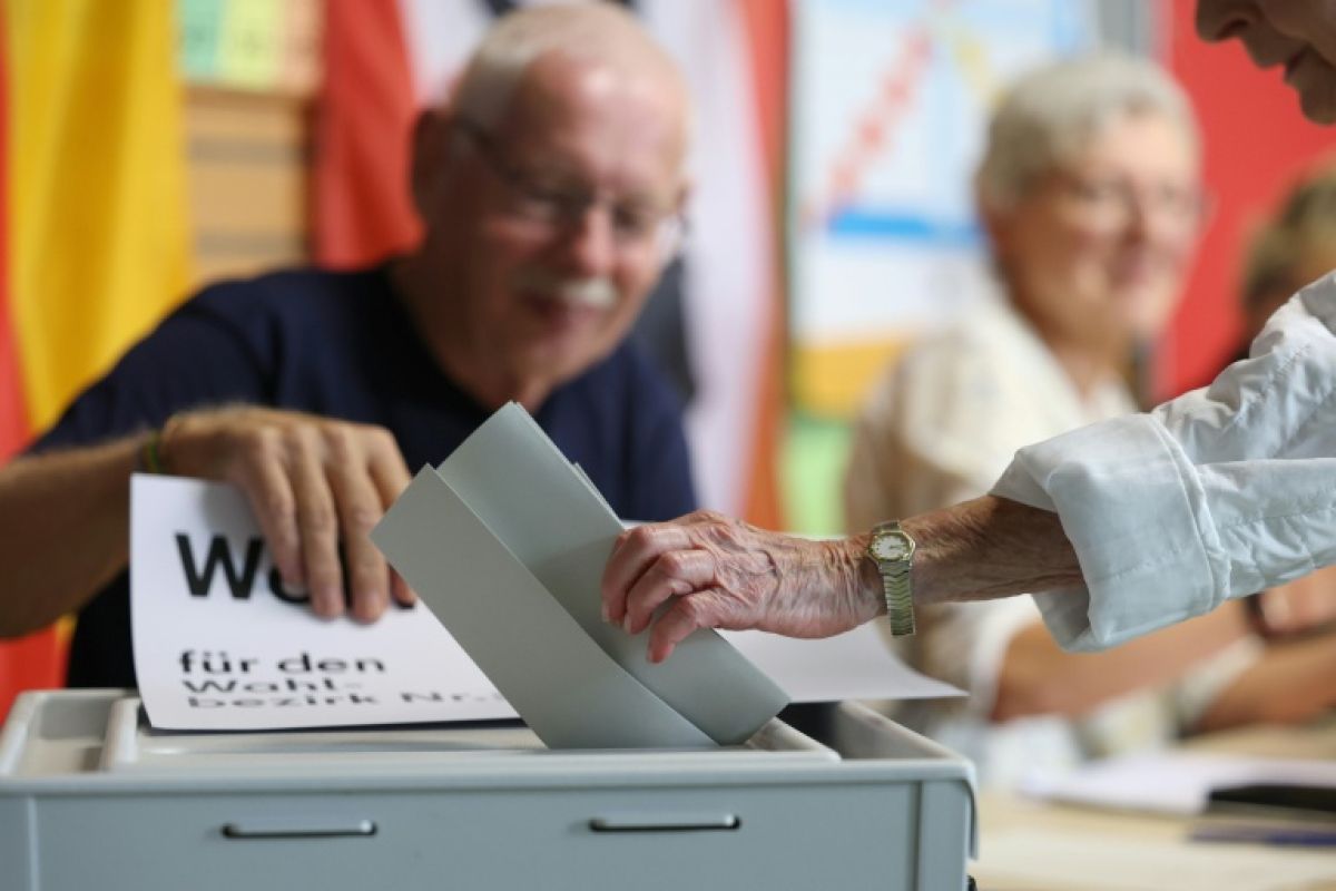 Merz s'accroche après un dimanche noir pour sa majorité