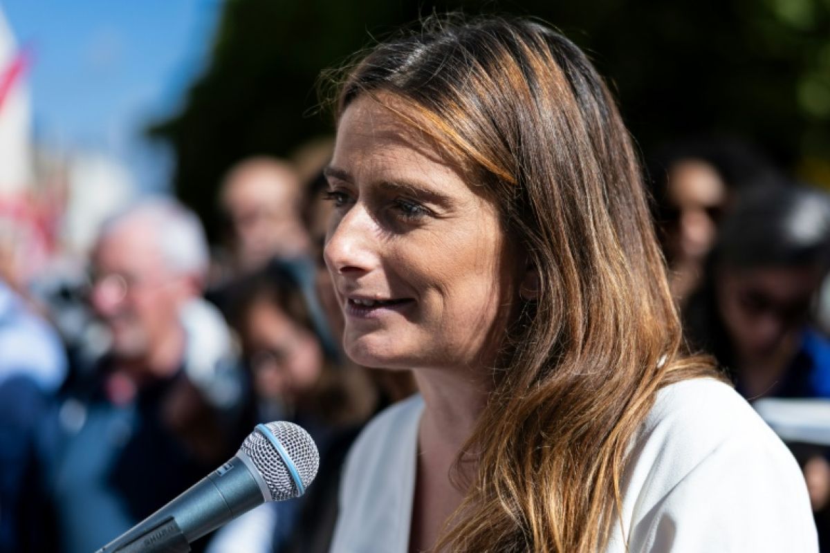 Un landau dans le cortège, Marine Tondelier avance entre climat et maternité