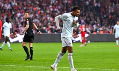 Zidane gagne sa première, Mbappé marque et se blesse