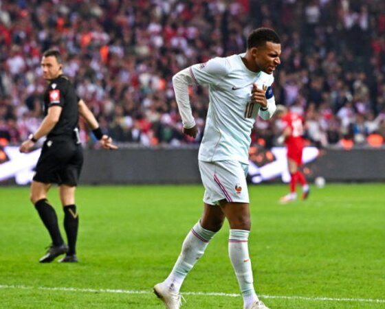 Zidane gagne sa première, Mbappé marque et se blesse