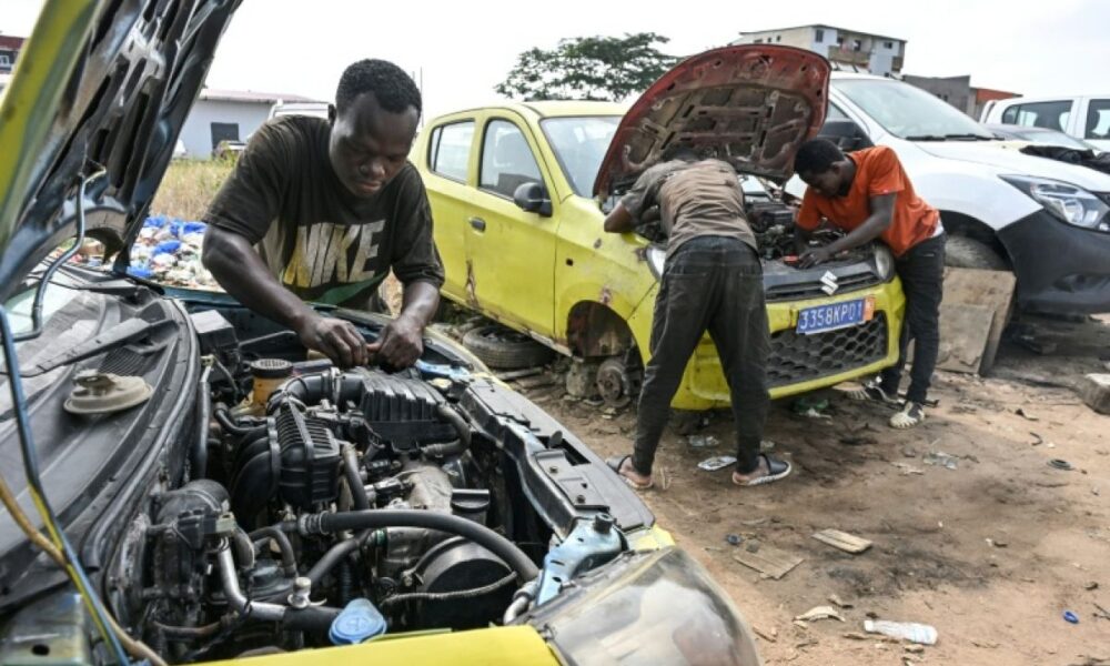 Des millions d'Africains construisent leur avenir hors des règles