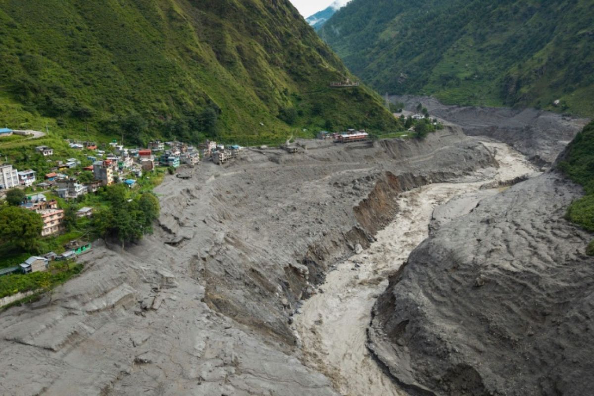 L'Himalaya s'effondre, les Népalais demandent des comptes aux pollueurs