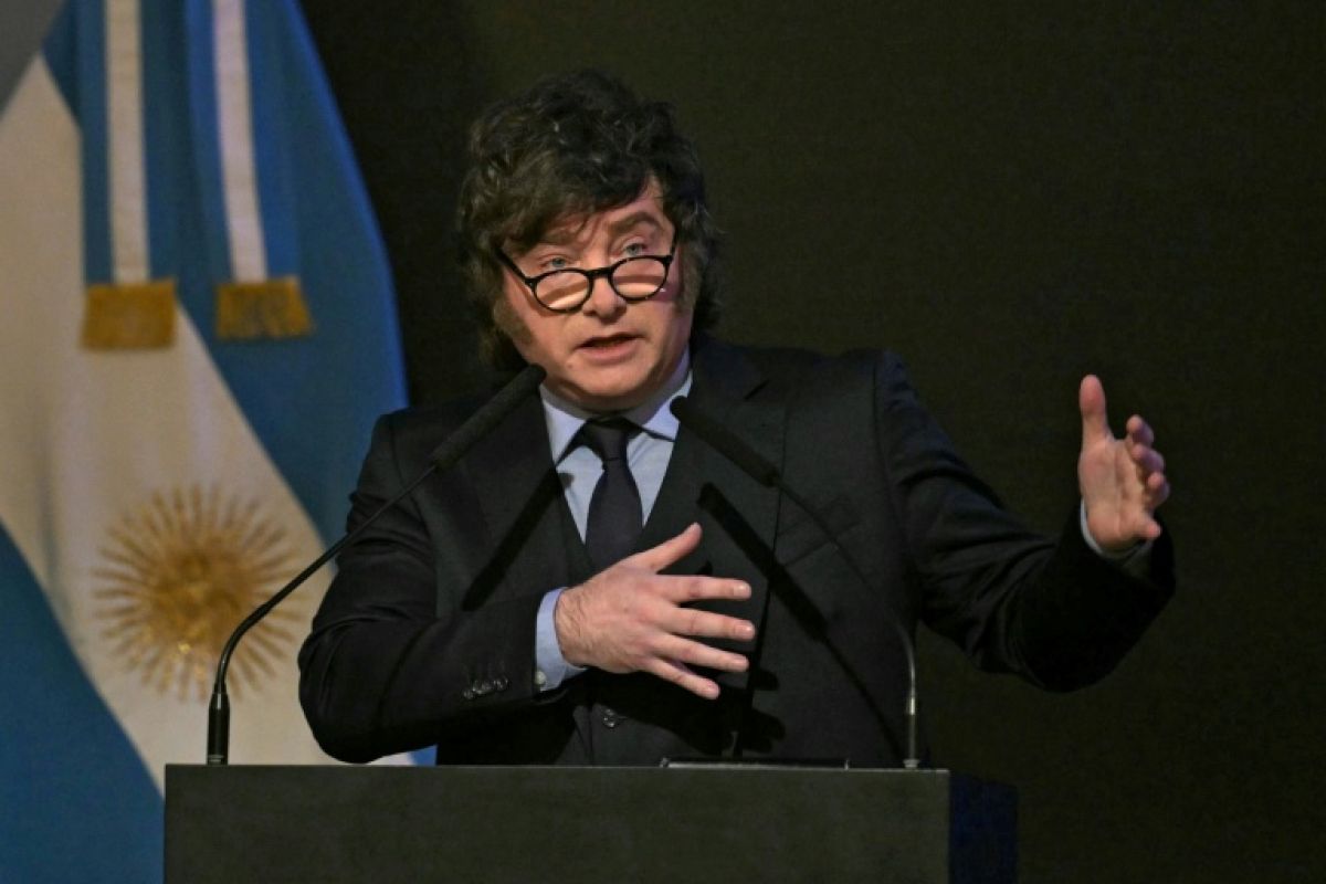 Milei en France pour vendre une Argentine stabilisée mais à bout de souffle