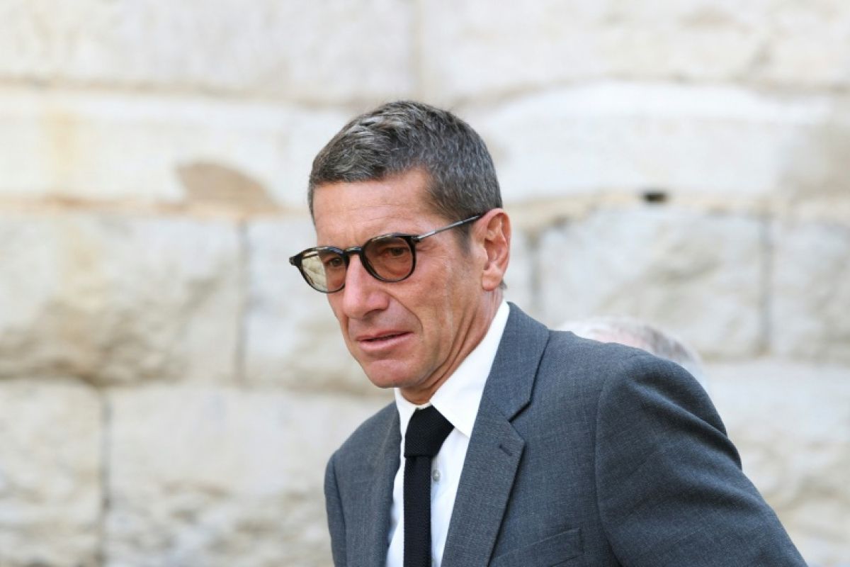 David Lisnard rempile à la tête des maires de France